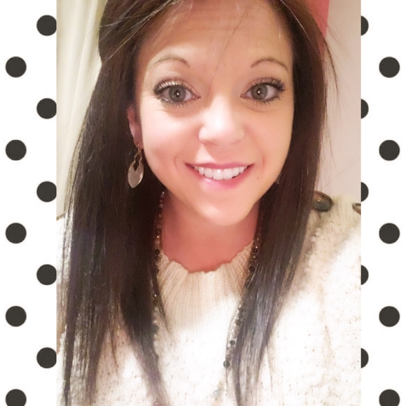 Meet your Posher, Tracy - Picture 1 of 2